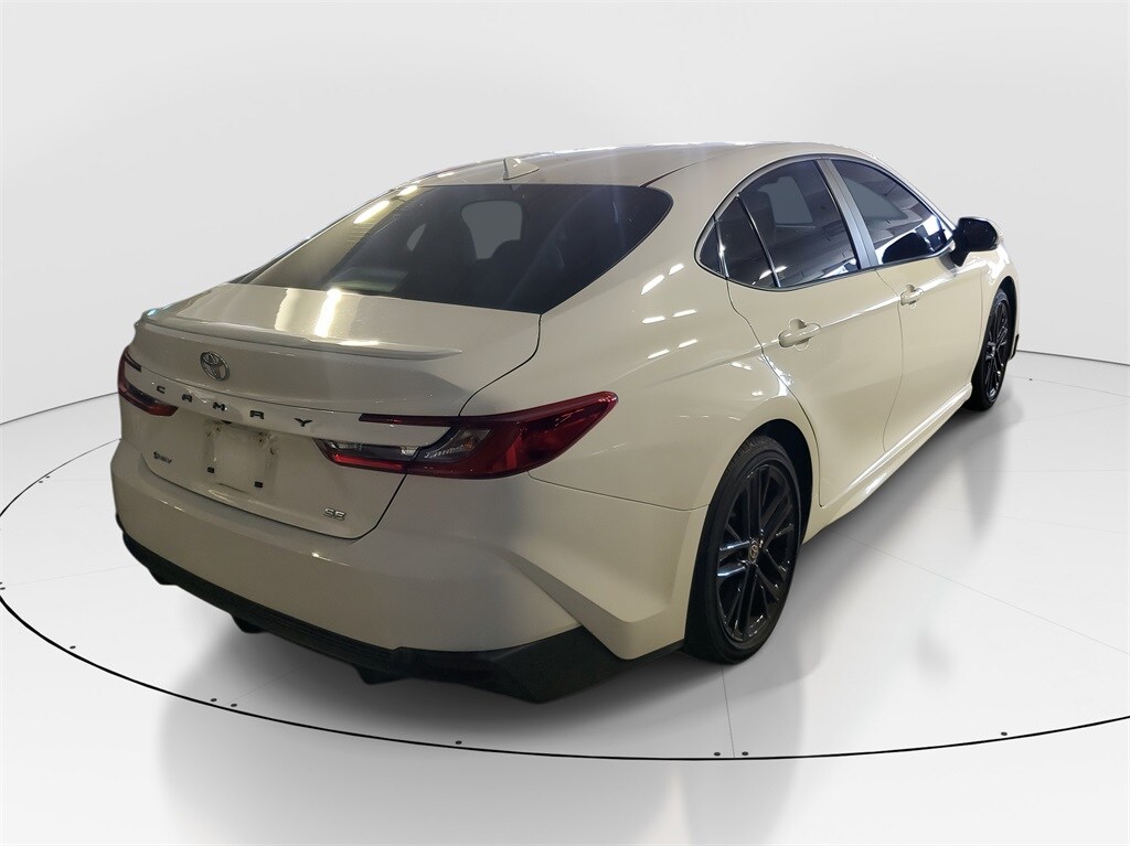 2025 Toyota Camry SE photo 3