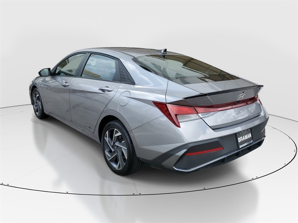 Used 2025 Hyundai Elantra SEL Sport Sedan