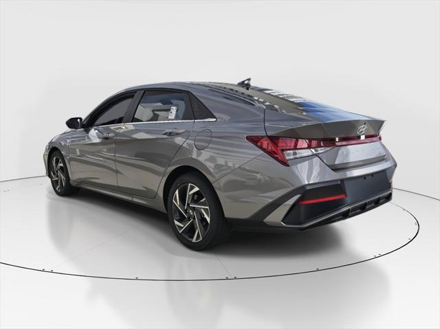 2025 Hyundai Elantra SEL Convenience photo 4