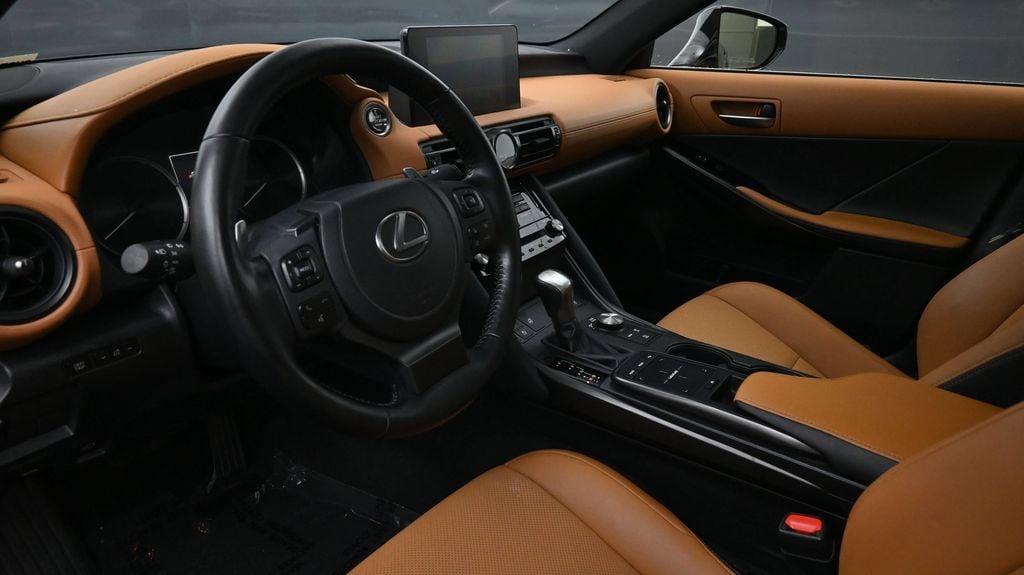 2024 Lexus IS 300 - Photo 7