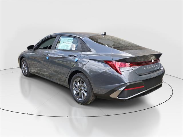 2025 Hyundai Elantra Hybrid photo 4