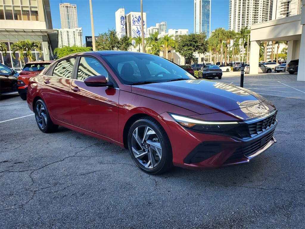 2025 Hyundai Elantra SEL Convenience photo 2