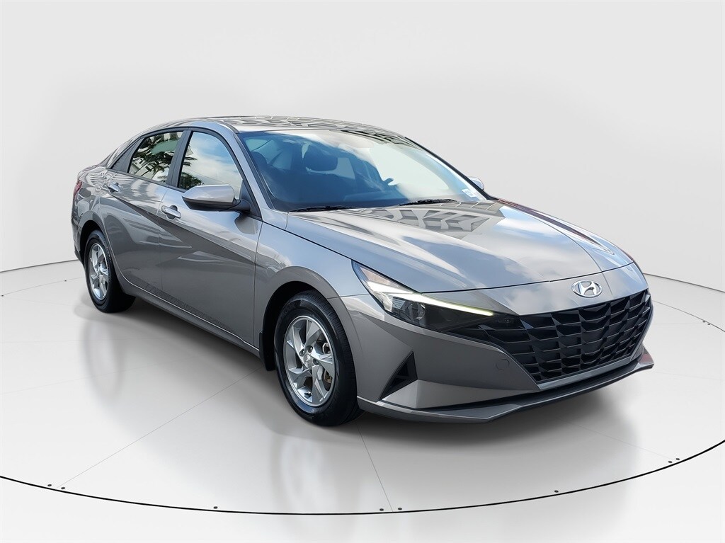 2023 Hyundai Elantra SE photo 2