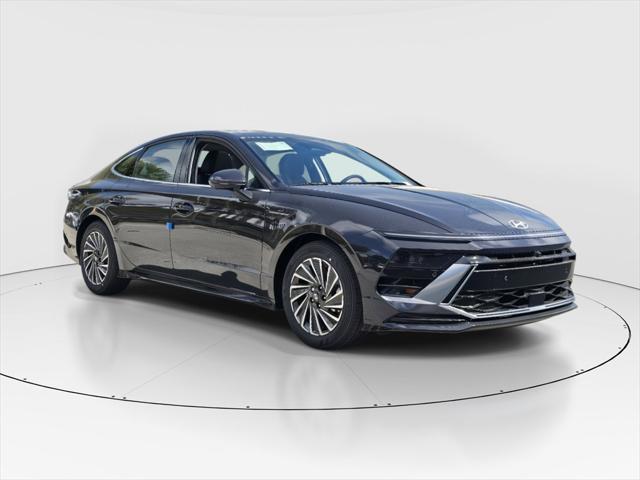 2025 Hyundai Sonata Hybrid Limited photo 2