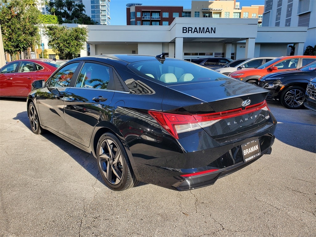 2023 Hyundai Elantra Hybrid Limited photo 3