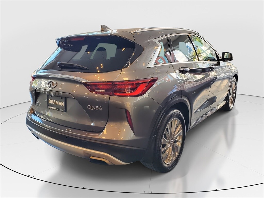 2023 Infiniti QX50 Luxe photo 3
