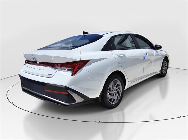 2025 Hyundai Elantra Hybrid photo 3