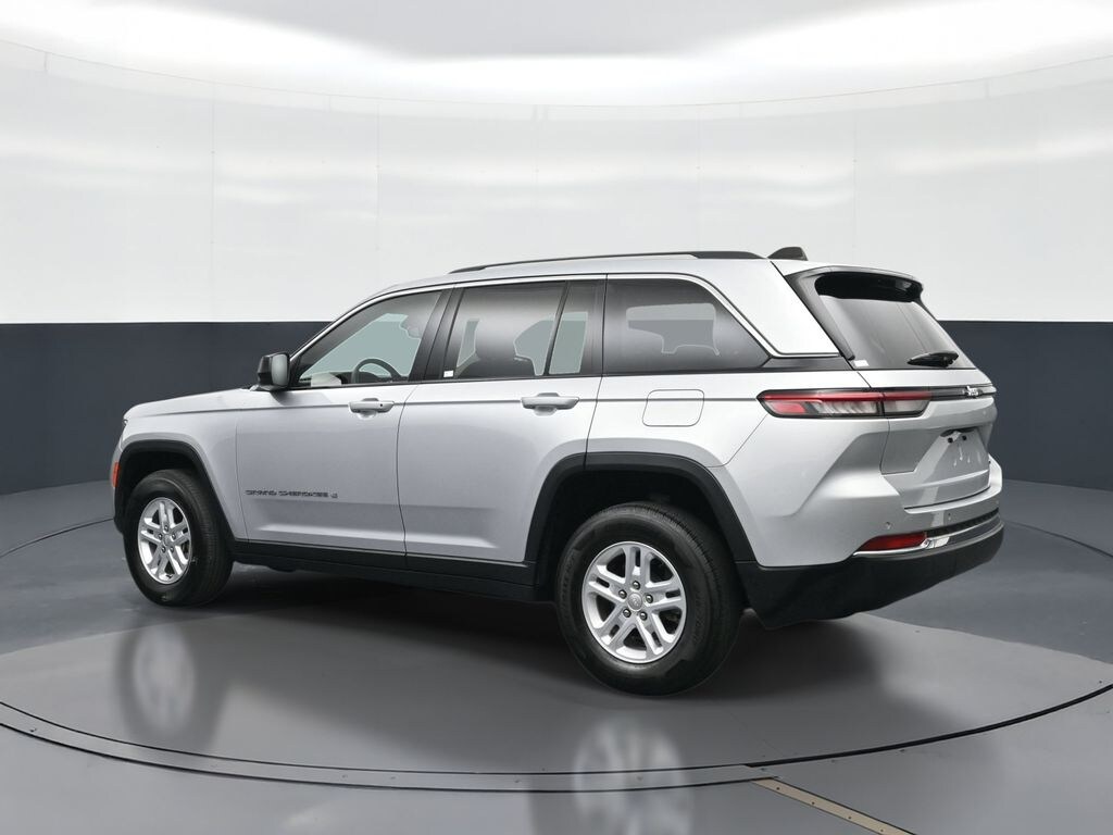 Used 2023 Jeep Grand Cherokee Laredo SUV