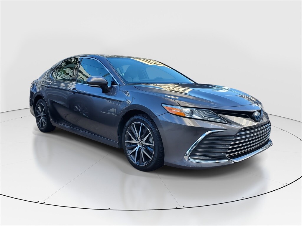 2022 Toyota Camry Hybrid XLE photo 2