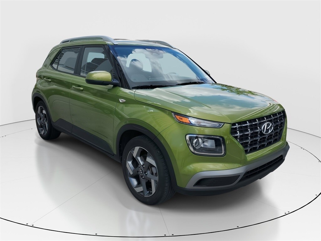 2023 Hyundai Venue SEL photo 2