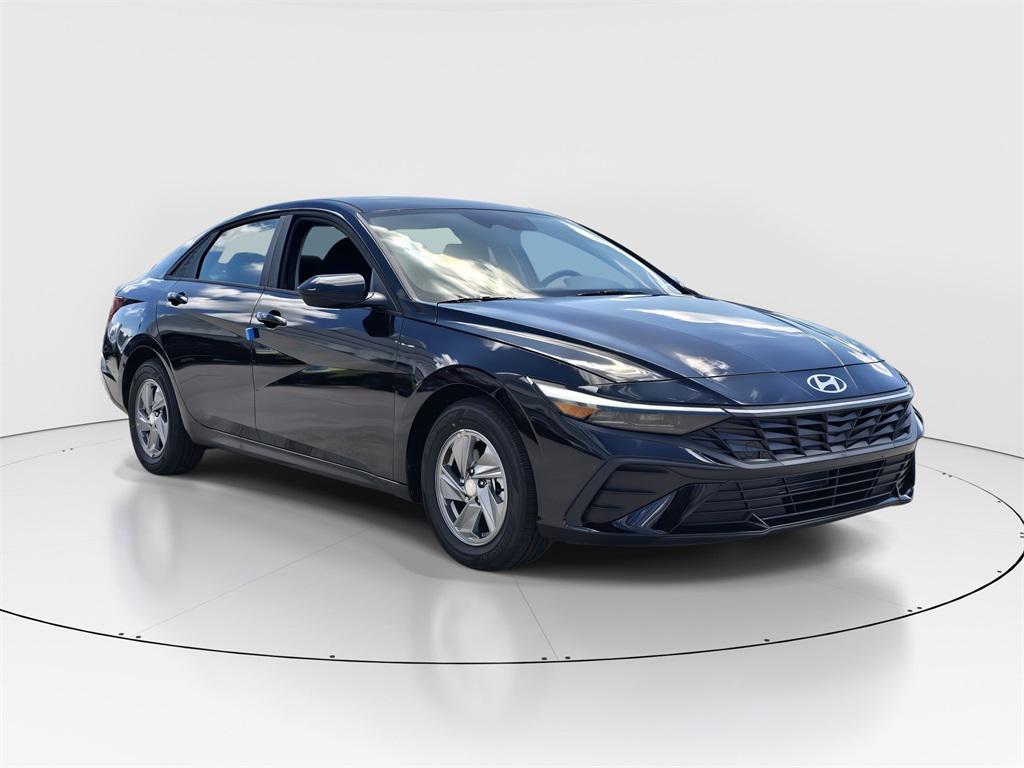 2026 Hyundai Elantra SE photo 2