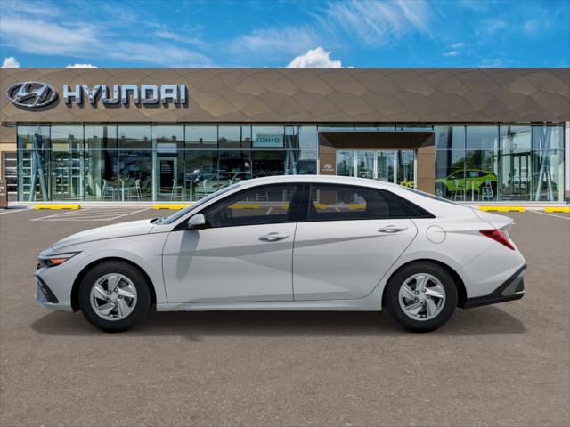 2025 Hyundai Elantra SE photo 3