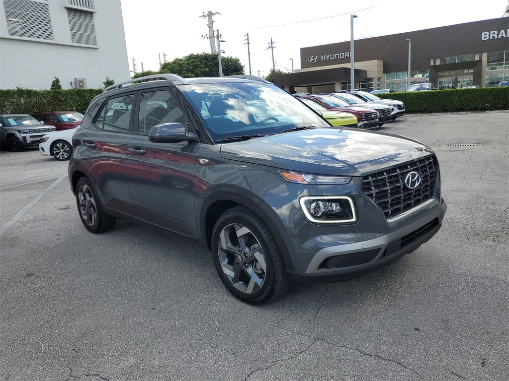 Used 2024 Hyundai Venue Limited SUV