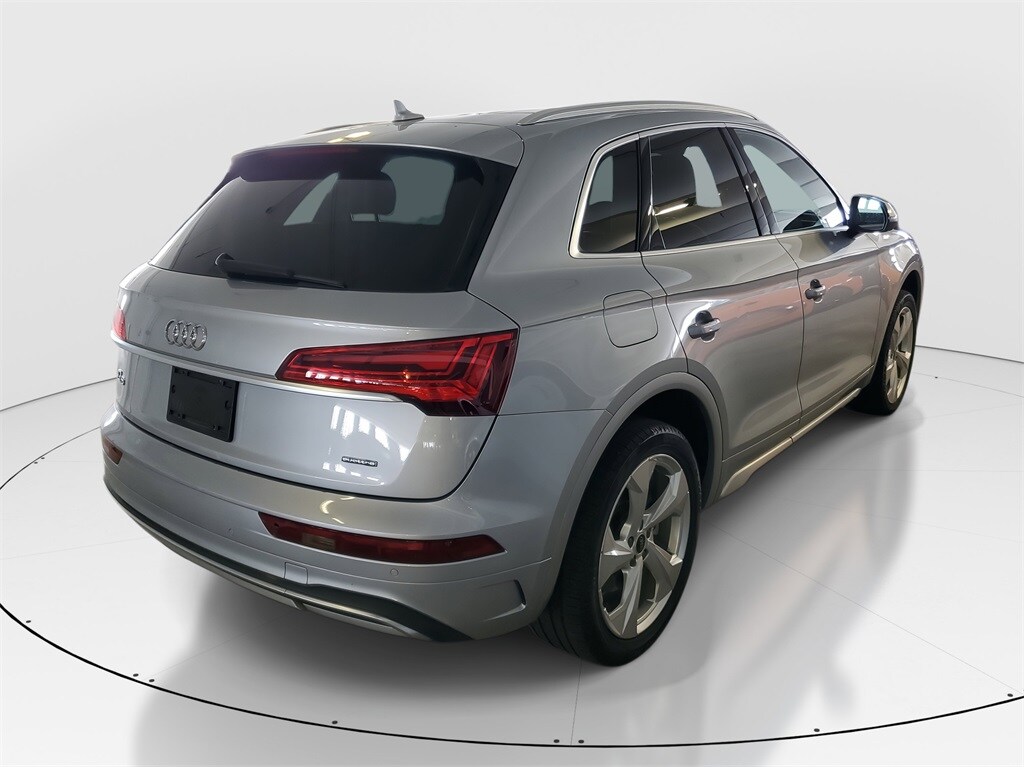 2021 Audi Q5 45 Premium Plus photo 2