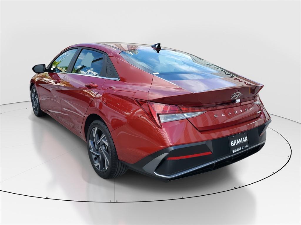 2025 Hyundai Elantra Limited photo 4