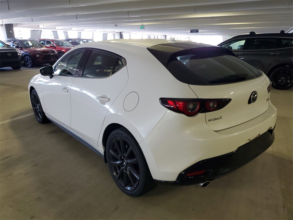 2022 Mazda Mazda3 Premium photo 4