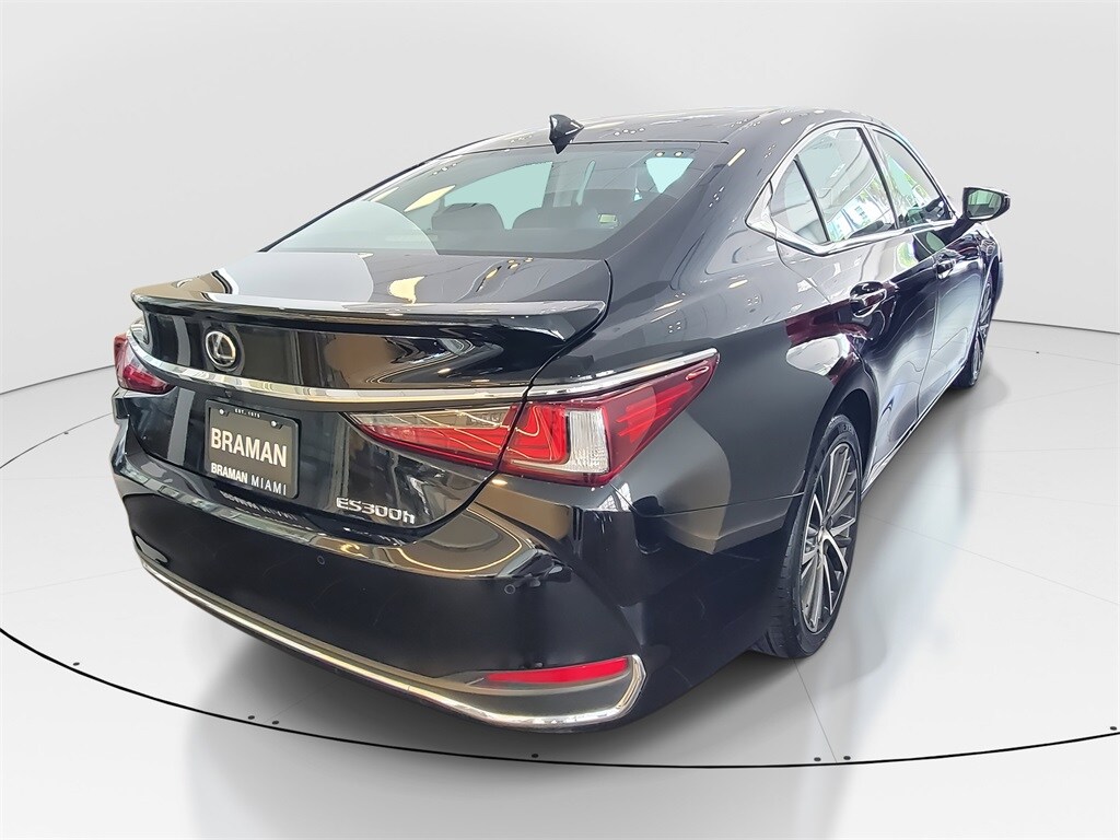 2023 Lexus ES 300h photo 3