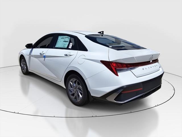 2025 Hyundai Elantra Hybrid Blue photo 4