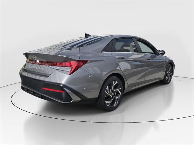 2025 Hyundai Elantra SEL Convenience photo 3
