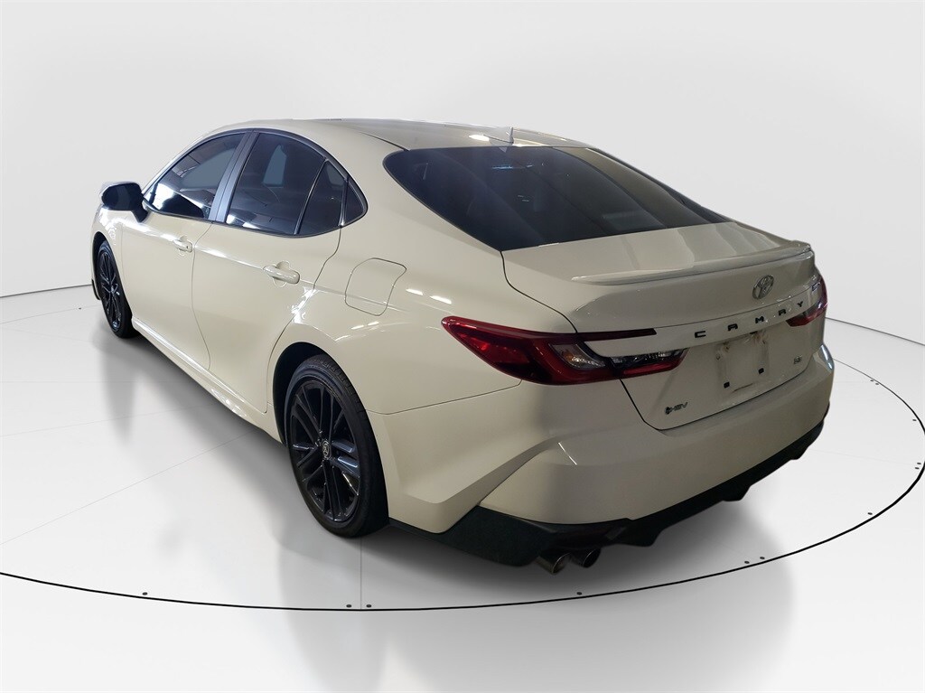 2025 Toyota Camry SE photo 4