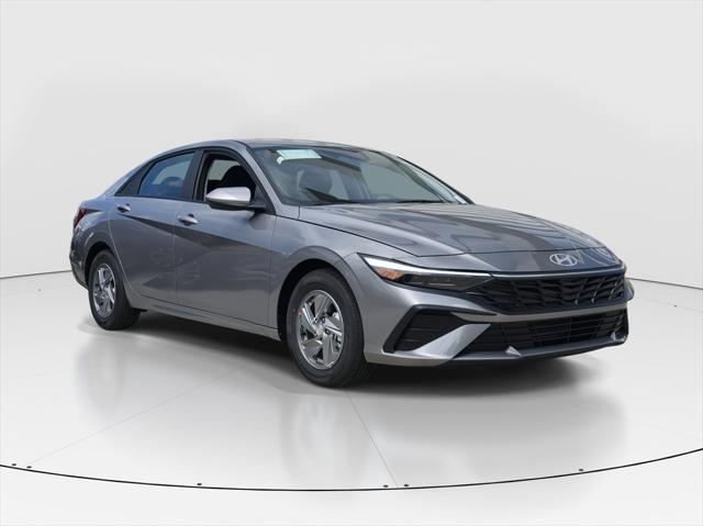 2025 Hyundai Elantra SE photo 2