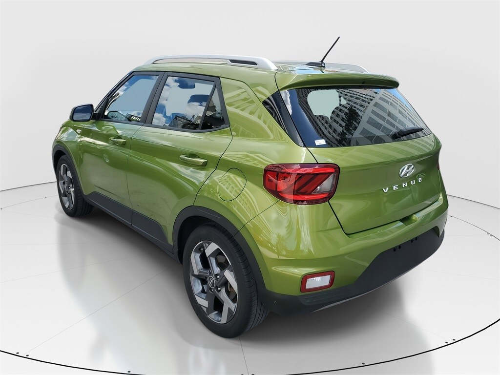 2023 Hyundai Venue SEL photo 4