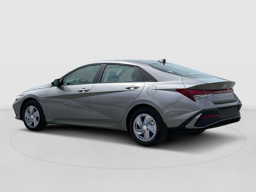 New 2025 Hyundai Elantra SE Sedan