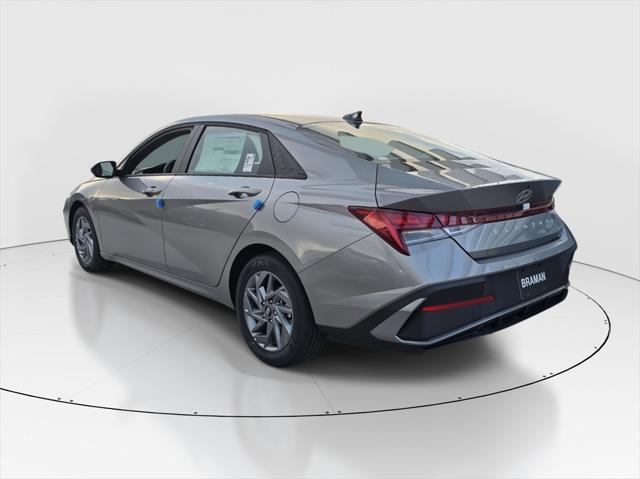 2025 Hyundai Elantra Hybrid photo 4