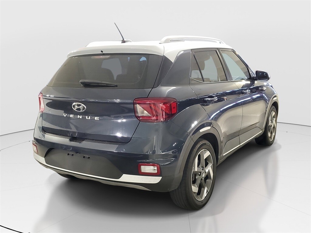 2023 Hyundai Venue Limited photo 3