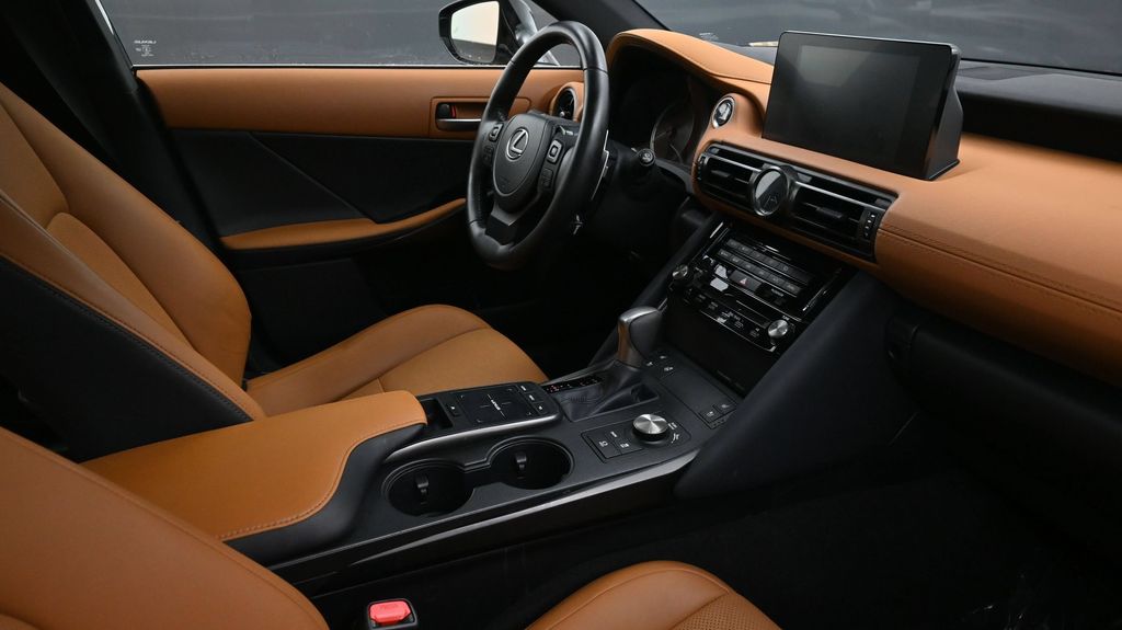 2024 Lexus IS 300 - Photo 11