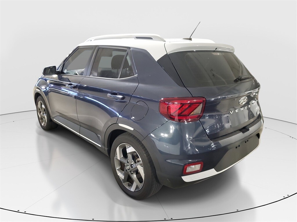 2023 Hyundai Venue Limited photo 4