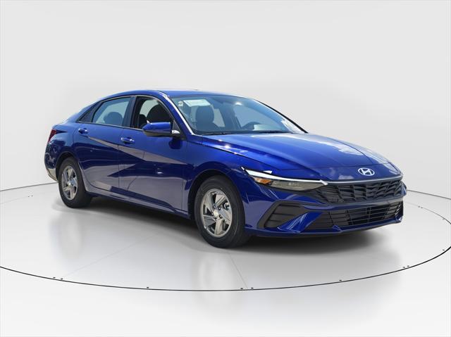 2025 Hyundai Elantra SE photo 2