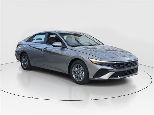 2025 Hyundai Elantra Hybrid photo 2