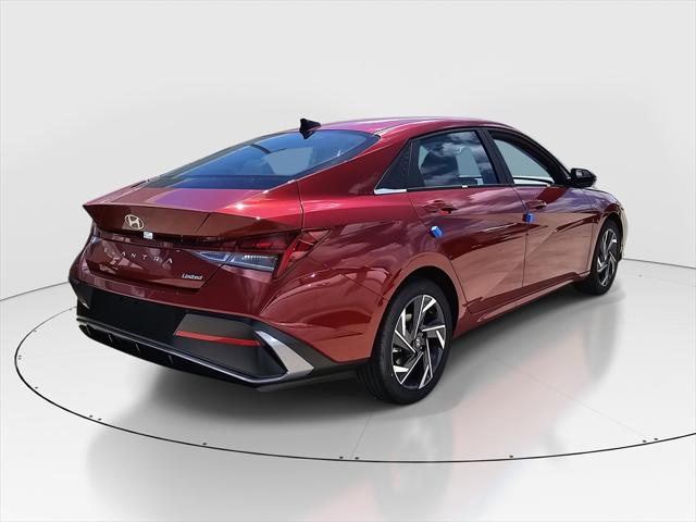 2025 Hyundai Elantra SEL Sport photo 3