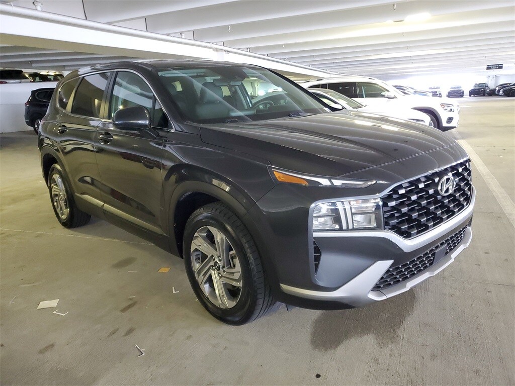 2022 Hyundai Santa Fe SE photo 2