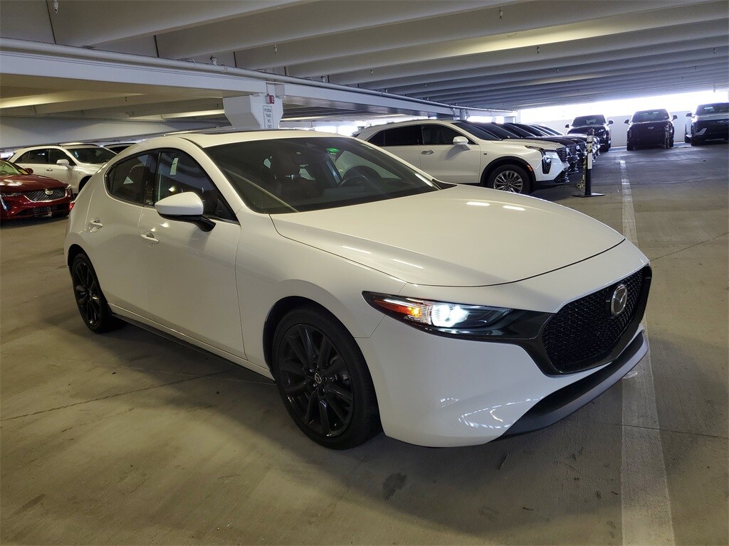 2022 Mazda Mazda3 Premium photo 2