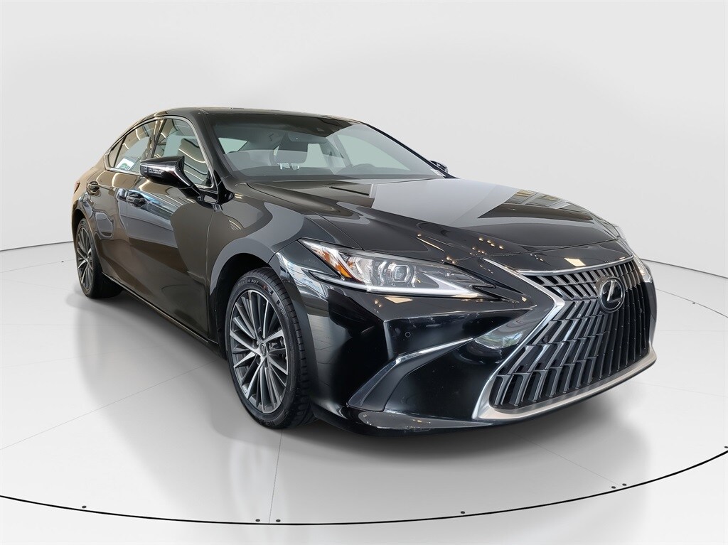 2023 Lexus ES 300h photo 2