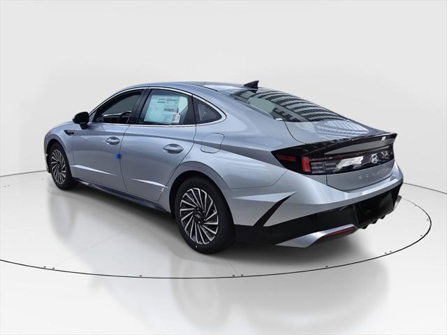 2025 Hyundai Sonata Hybrid SEL photo 4
