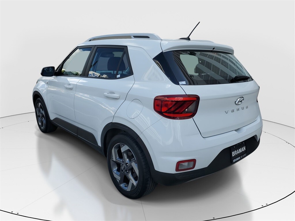 2023 Hyundai Venue SEL photo 4