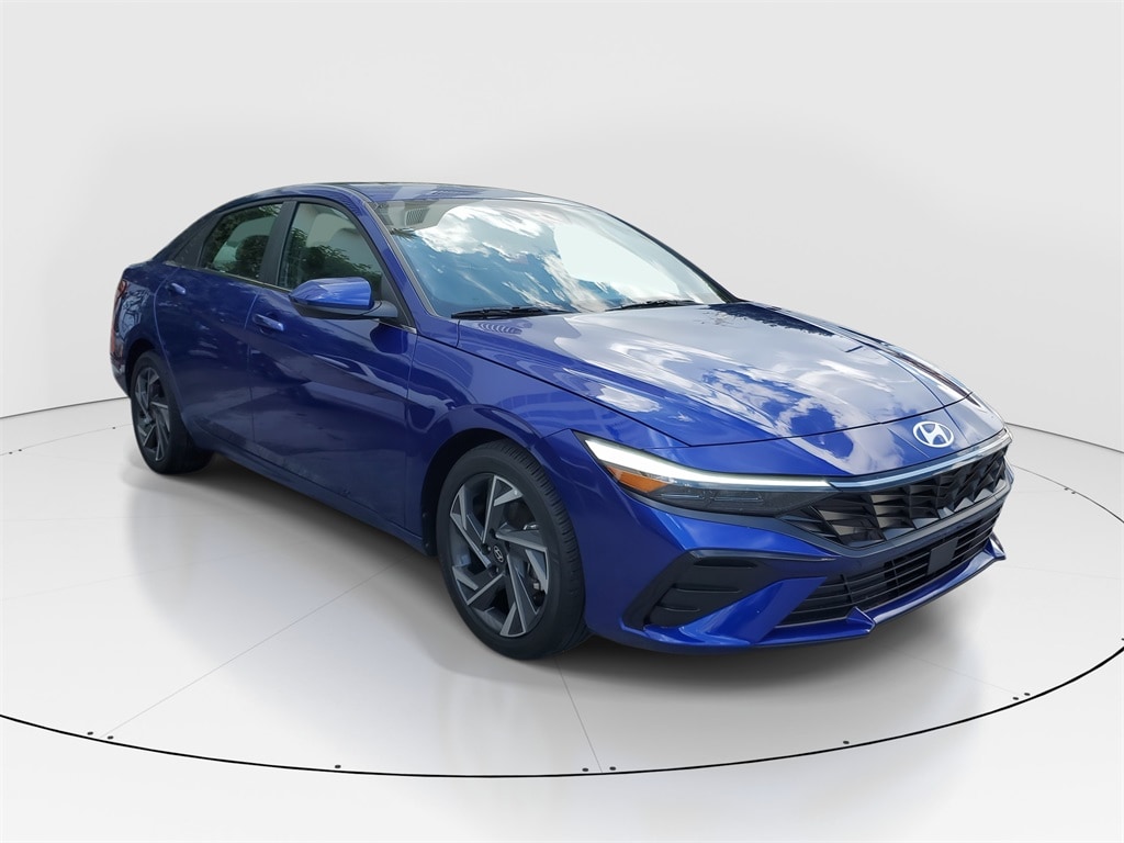 Used 2025 Hyundai Elantra SEL Convenience Sedan