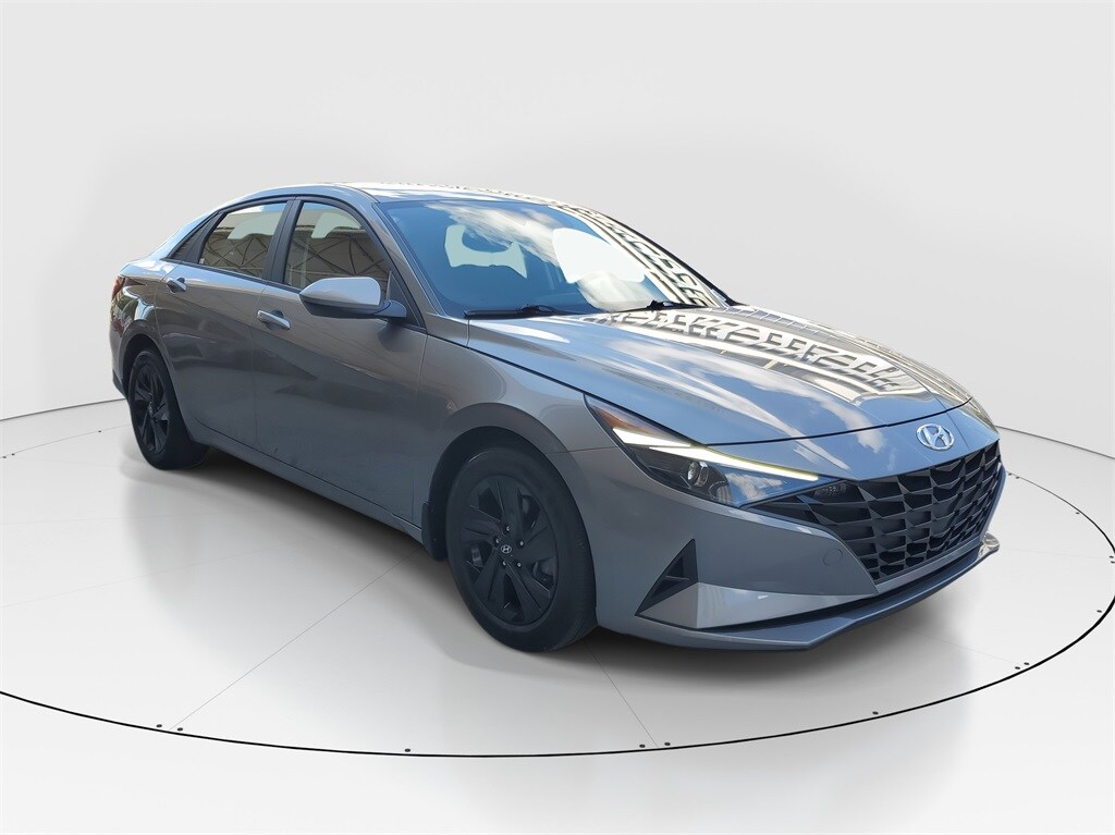 2023 Hyundai Elantra SEL photo 2
