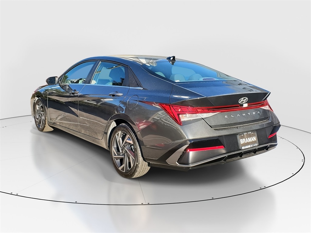 New 2025 Hyundai Elantra SEL Convenience Sedan