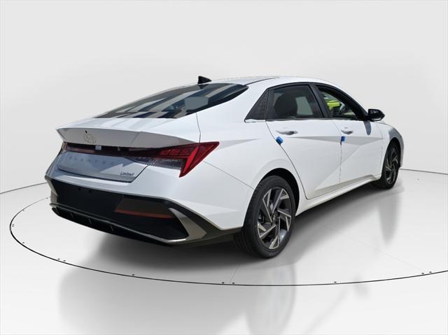 2025 Hyundai Elantra SEL Convenience photo 3