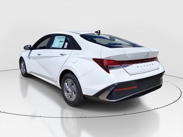 2025 Hyundai Elantra SE photo 4