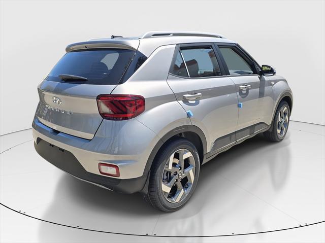 2025 Hyundai Venue SEL photo 3