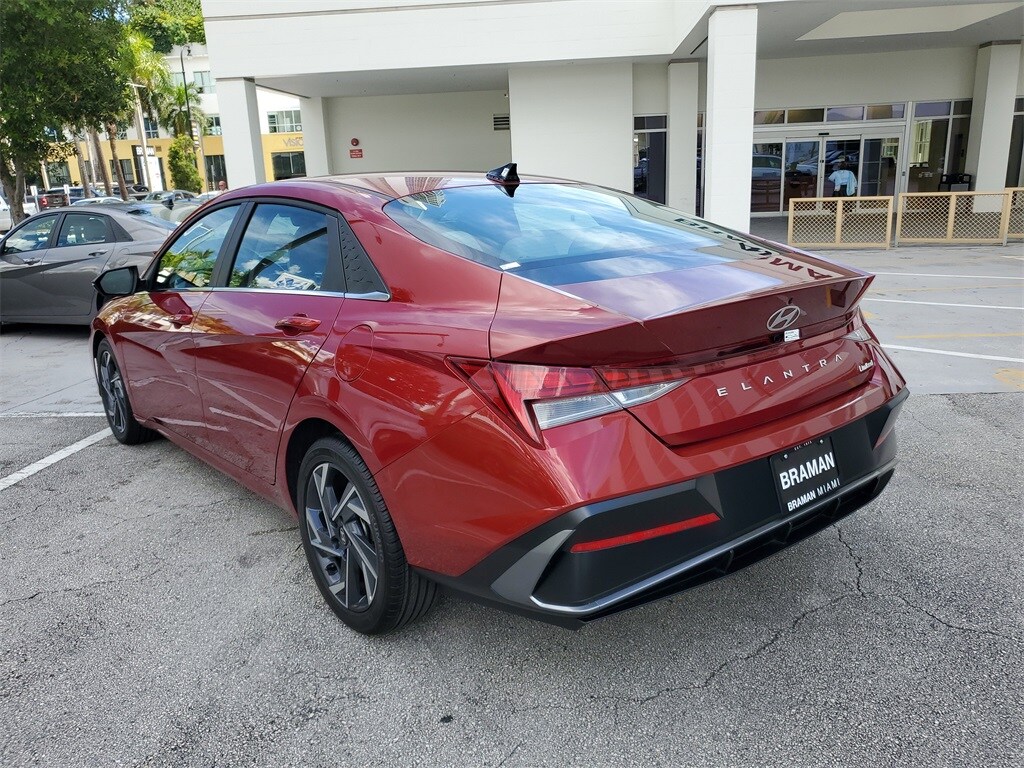 2025 Hyundai Elantra Limited photo 3