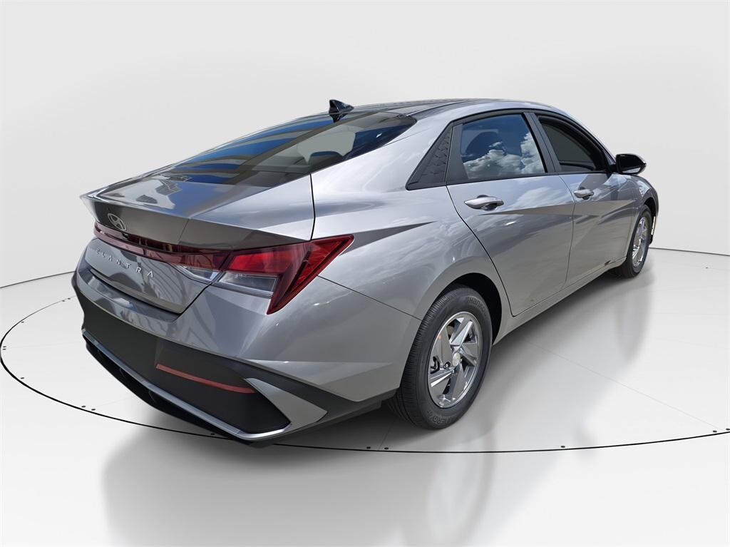 New 2026 Hyundai Elantra SE Sedan