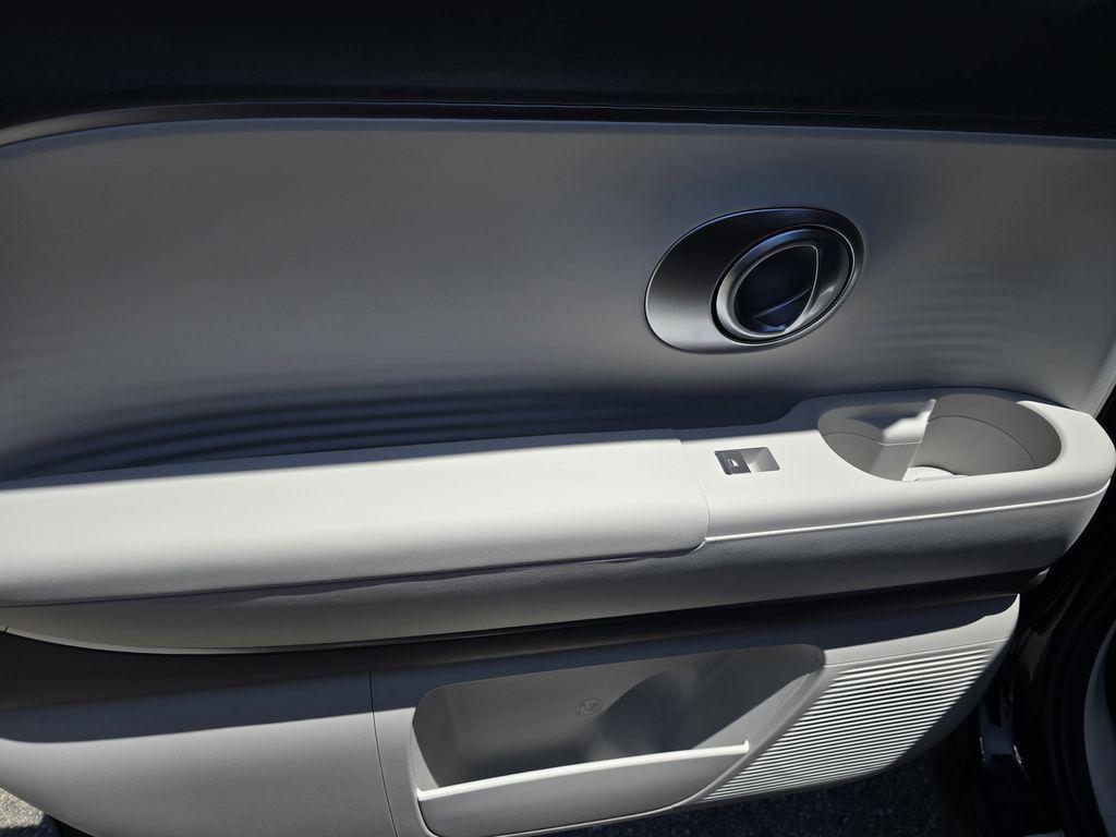 2026 Hyundai IONIQ 9 SE - Photo 12