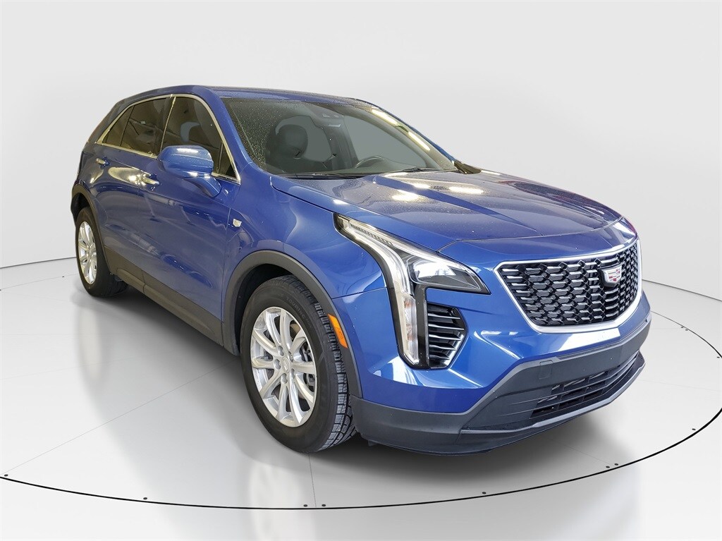 2022 Cadillac XT4 Luxury photo 2
