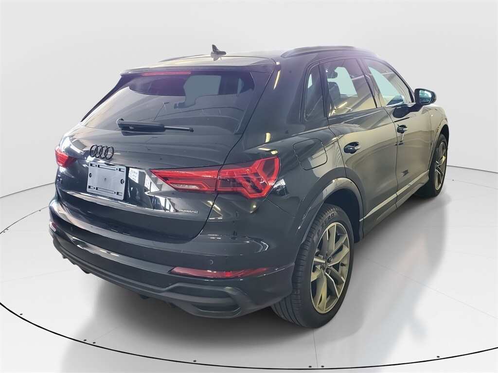 2024 Audi Q3 S line Premium photo 3